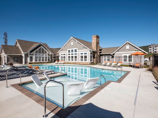 Images River Crossing Apartments