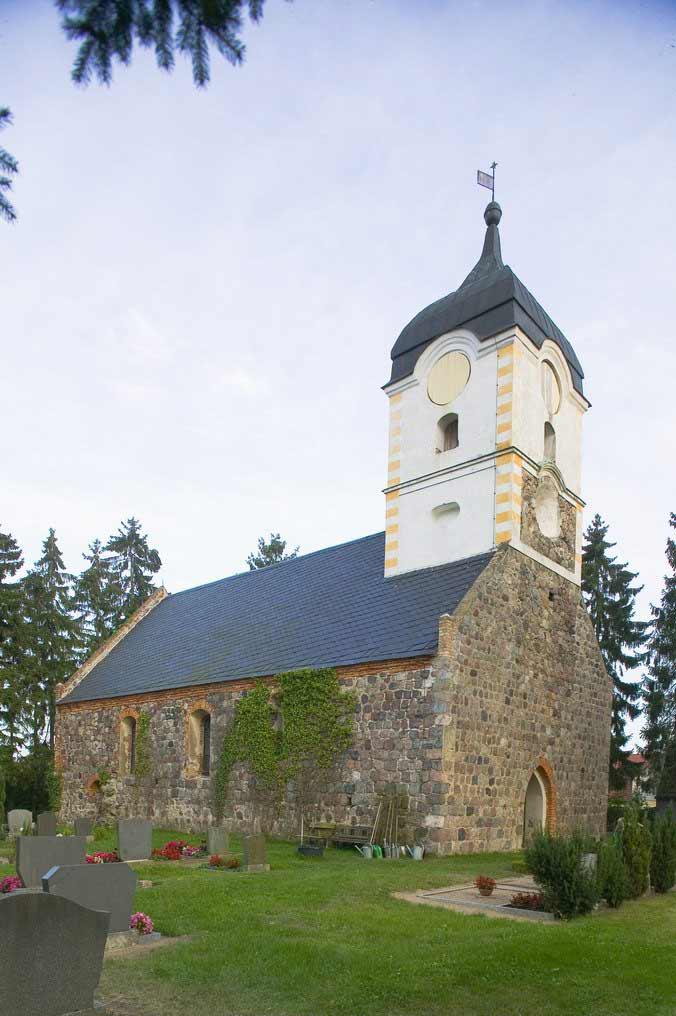 Kirche Beenz - Ev. KG Potzlow-Lindenhagen, Theerbrennerweg 1 in Beenz