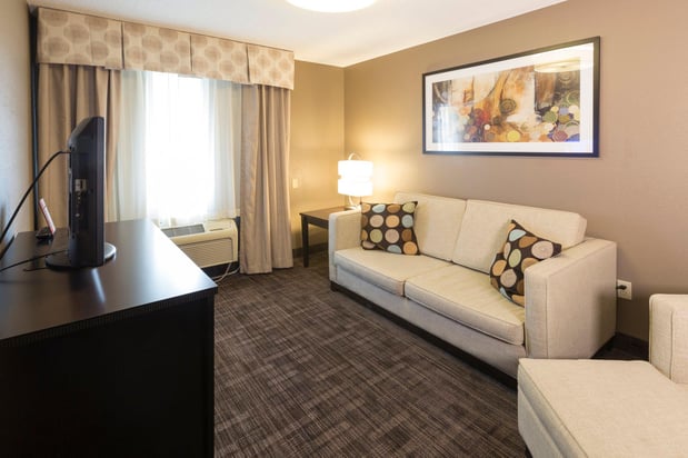 Images Holiday Inn Express & Suites St. Joseph Lakefront by IHG