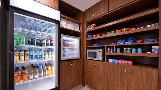 Images Holiday Inn Express & Suites Lexington - Hamburg Area by IHG