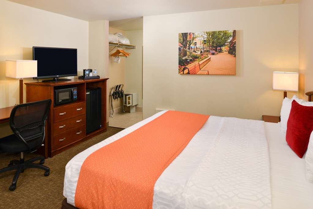 Standard King Guest Room Best Western University Inn Fort Collins (970)484-2984