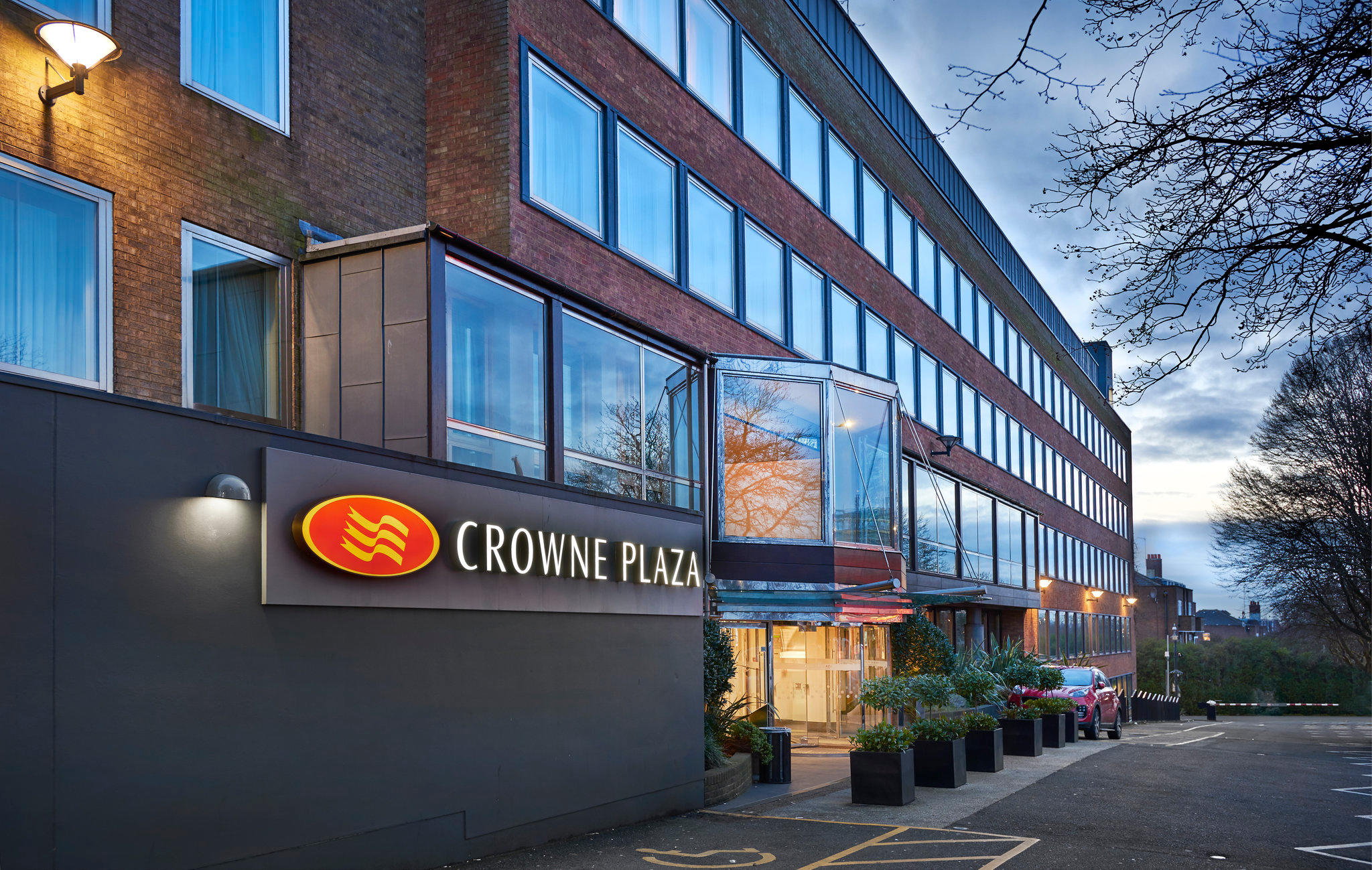 Crowne Plaza London - Ealing, an IHG Hotel London 020 8233 3200
