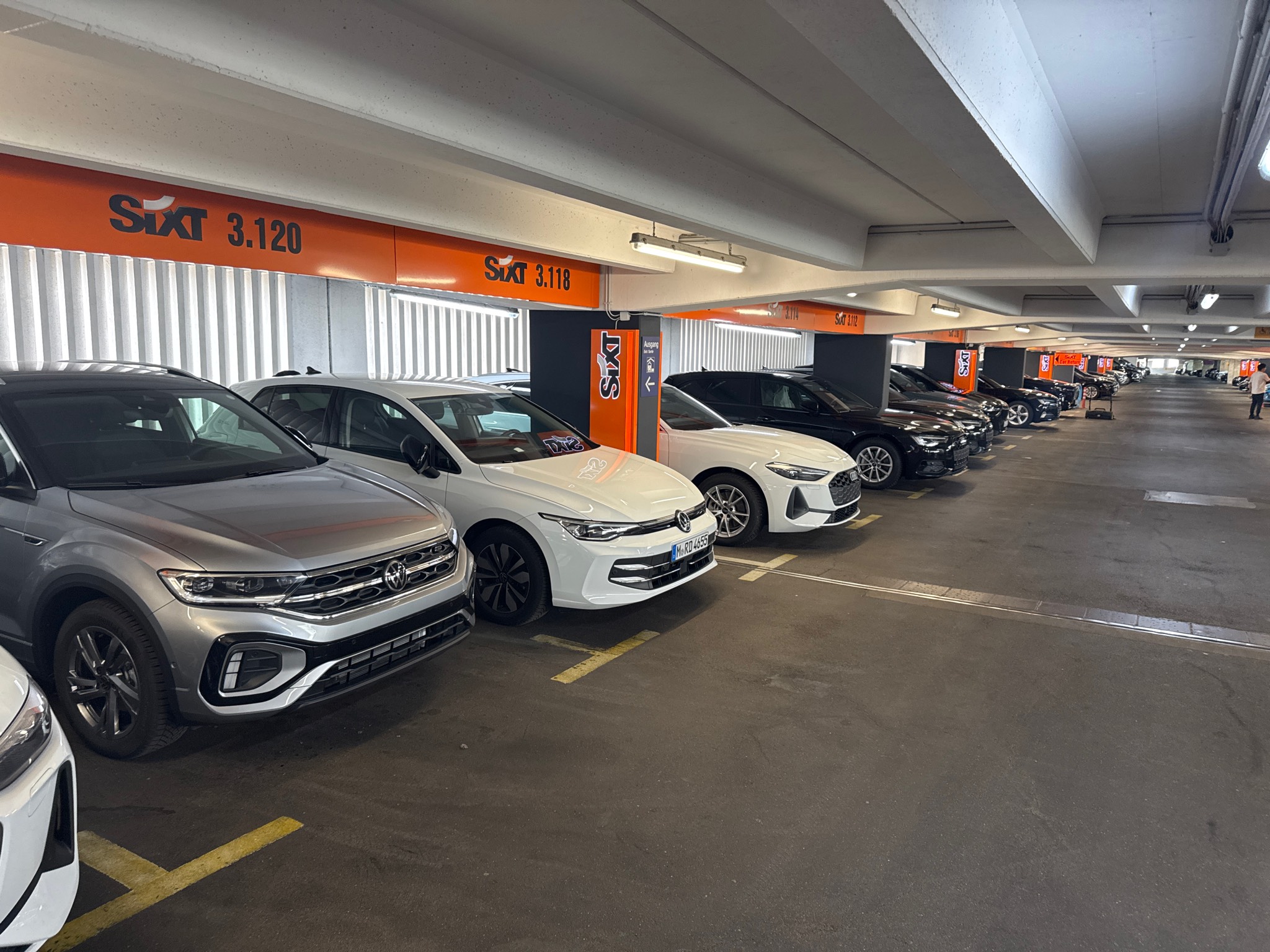 SIXT Autovermietung Düsseldorf Zentrum/HBF, Willi-Becker-Allee 10 in Düsseldorf
