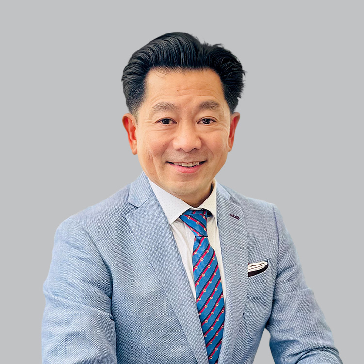 Headshot of Michael C. Quach, a wealth advisor at Chase