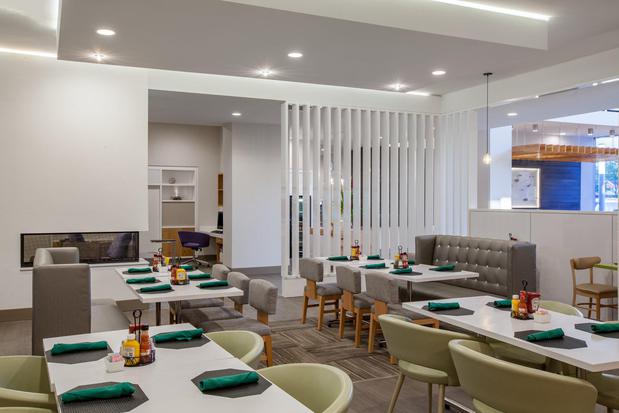 Images Holiday Inn Cleveland Clinic by IHG