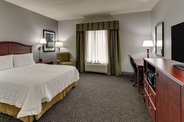 Images Hampton Inn & Suites Indianapolis-Airport