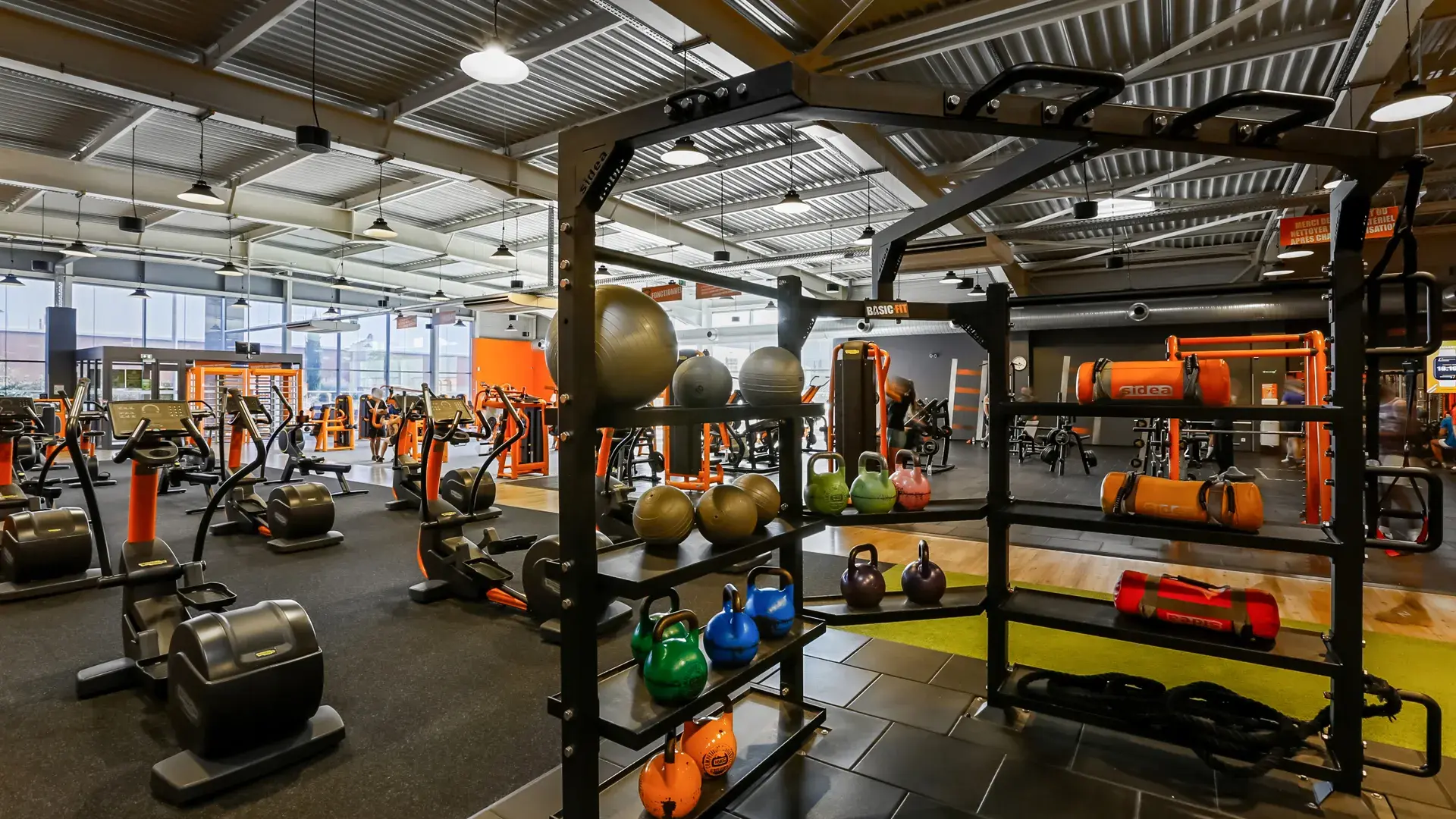 Images Basic-Fit 24/7