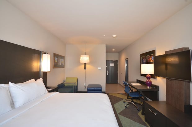 Images Holiday Inn Express & Suites Oklahoma City Mid - Arpt Area by IHG