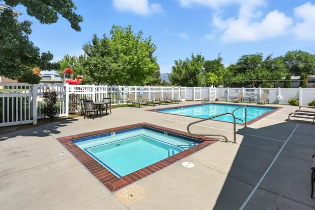 Images Country Oaks Apartments