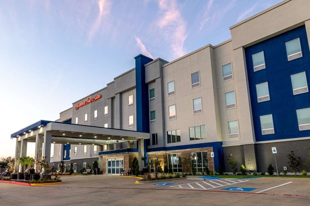 Images Hampton Inn & Suites Cleburne