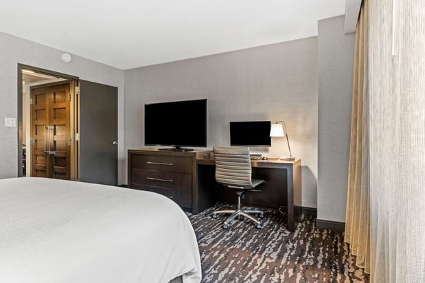 Images Embassy Suites by Hilton Crystal City National Airport