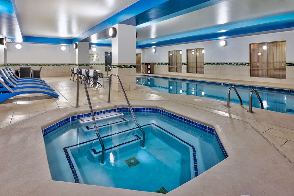 Pool Hampton Inn and Suites Flint/Grand Blanc Flint (810)234-8400