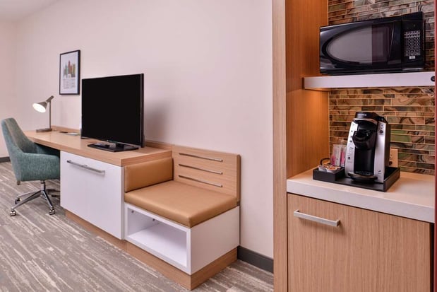 Images Hilton Garden Inn Kansas City Airport