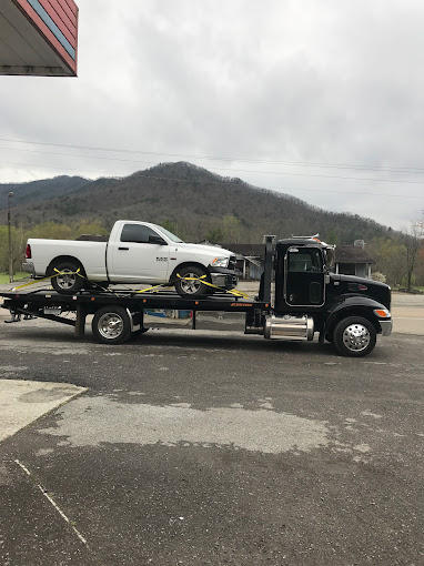 When your vehicle is immobilized and needs to be transported, Rey's Service Center provides top-notch wrecker services. Our well-maintained wreckers and skilled operators ensure the safe and secure relocation of your vehicle to your preferred destination.