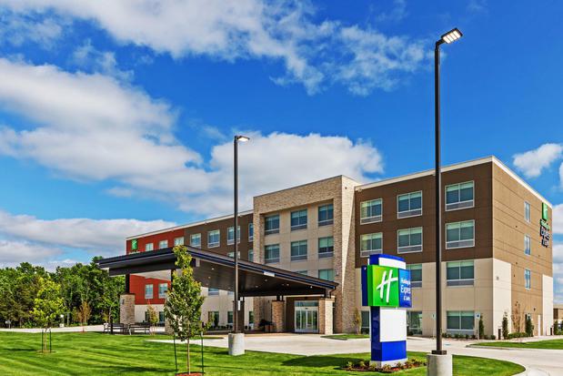 Images Holiday Inn Express & Suites Parsons, an IHG Hotel