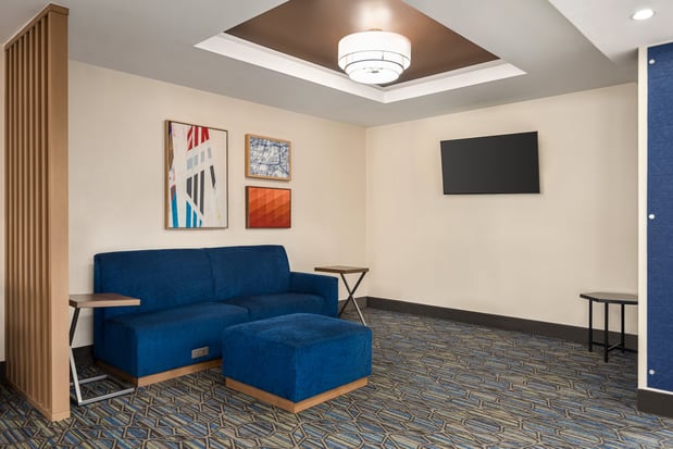 Images Holiday Inn Express & Suites Fredericksburg by IHG