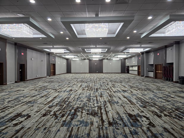 Images Holiday Inn & Suites Cincinnati-Eastgate (I-275E) by IHG