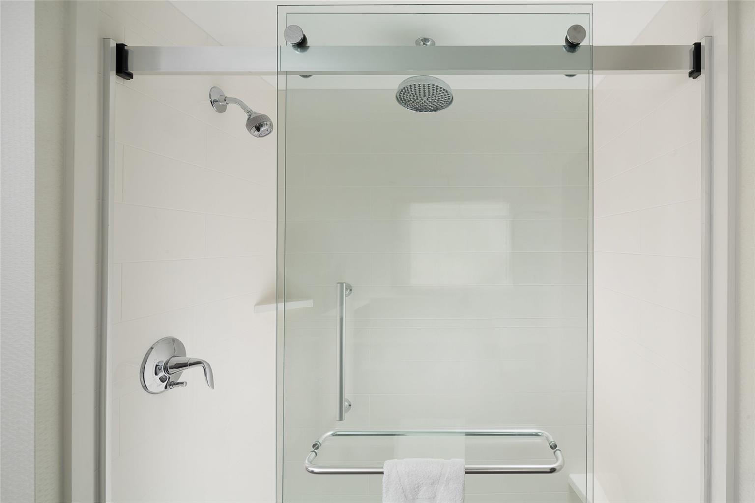 Guest room bath