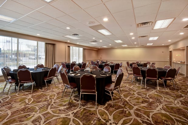 Images Holiday Inn Cincinnati-Riverfront by IHG