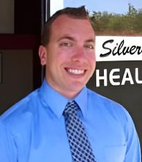 Dr. Dinubilo at Silverdale Chiropractic Health & Injury Center