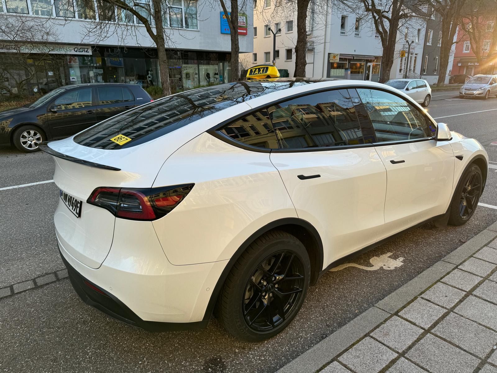 Taxi Tesla Stuttgart || Taxiunternehmen Gökhan Özmen | Whatsapp 7/24, Augsburger Straße 637 in Stuttgart