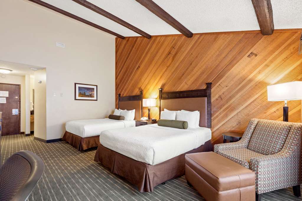 2 Queen Room