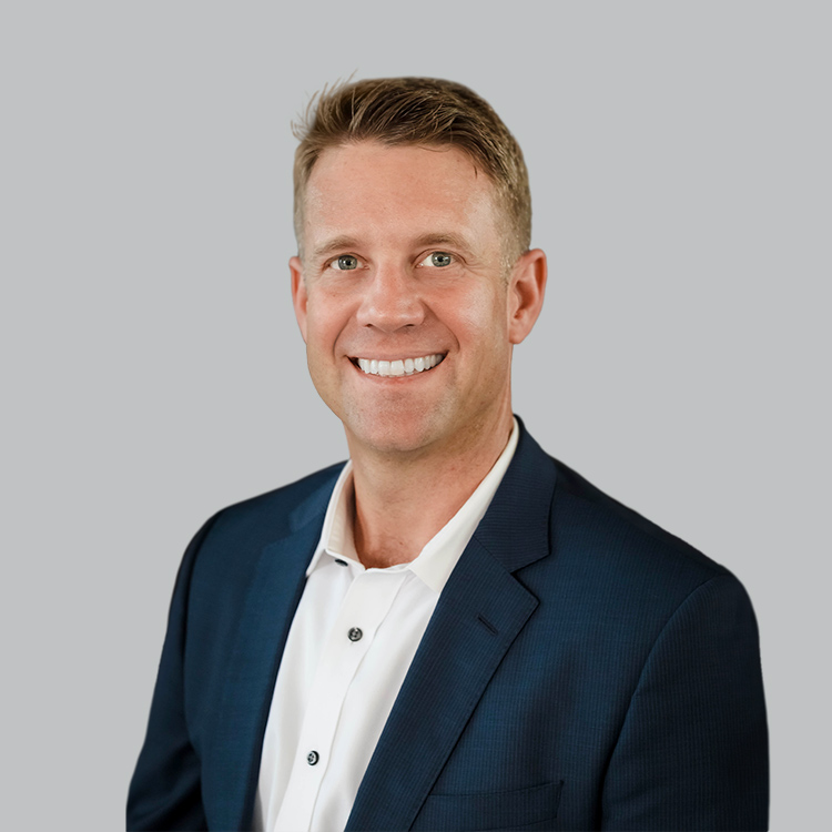 Headshot of Steven Shields, a wealth advisor at Chase