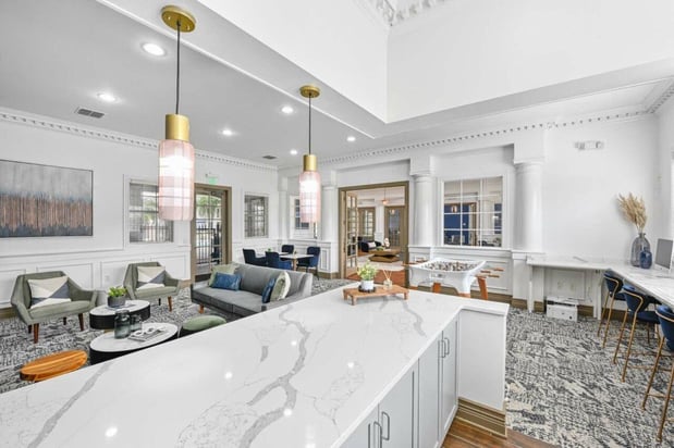 Images Halston Park Central