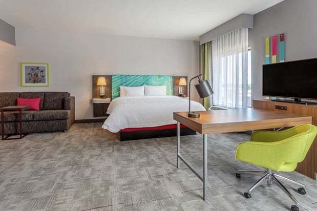 Images Hampton Inn & Suites by Hilton Burlington