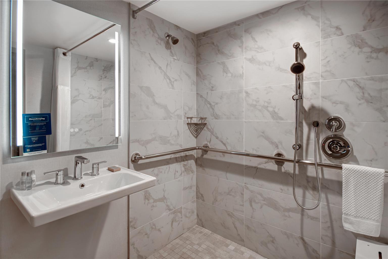 Guest room bath