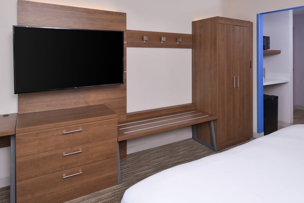 Images Holiday Inn Express & Suites Omaha - 120th And Maple by IHG