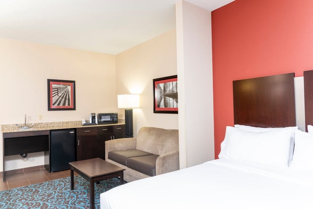 Images Holiday Inn Express & Suites New Philadelphia by IHG