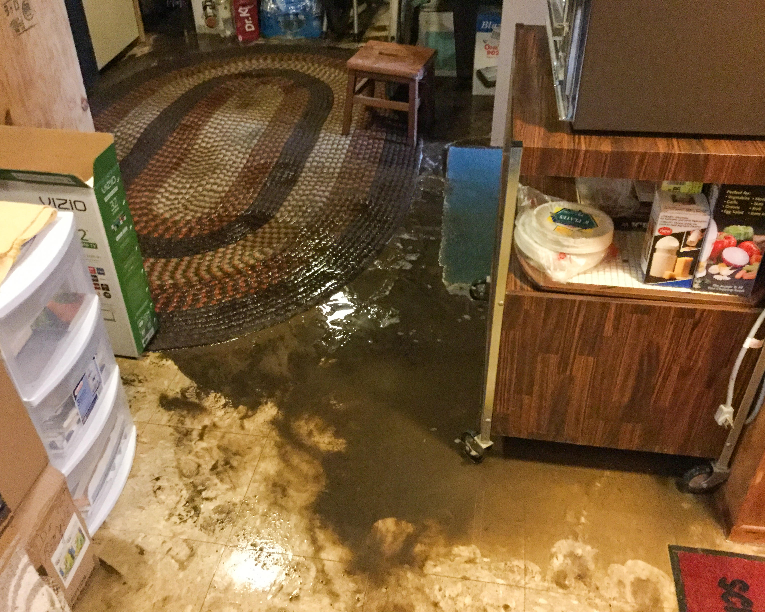 If you have a water event it is important to have a professional extract the water and do the dry-out to minimize damage to your property. Call SERVPRO of Shoreline/Woodinville 24/7, 365 for emergency water restoration services.
