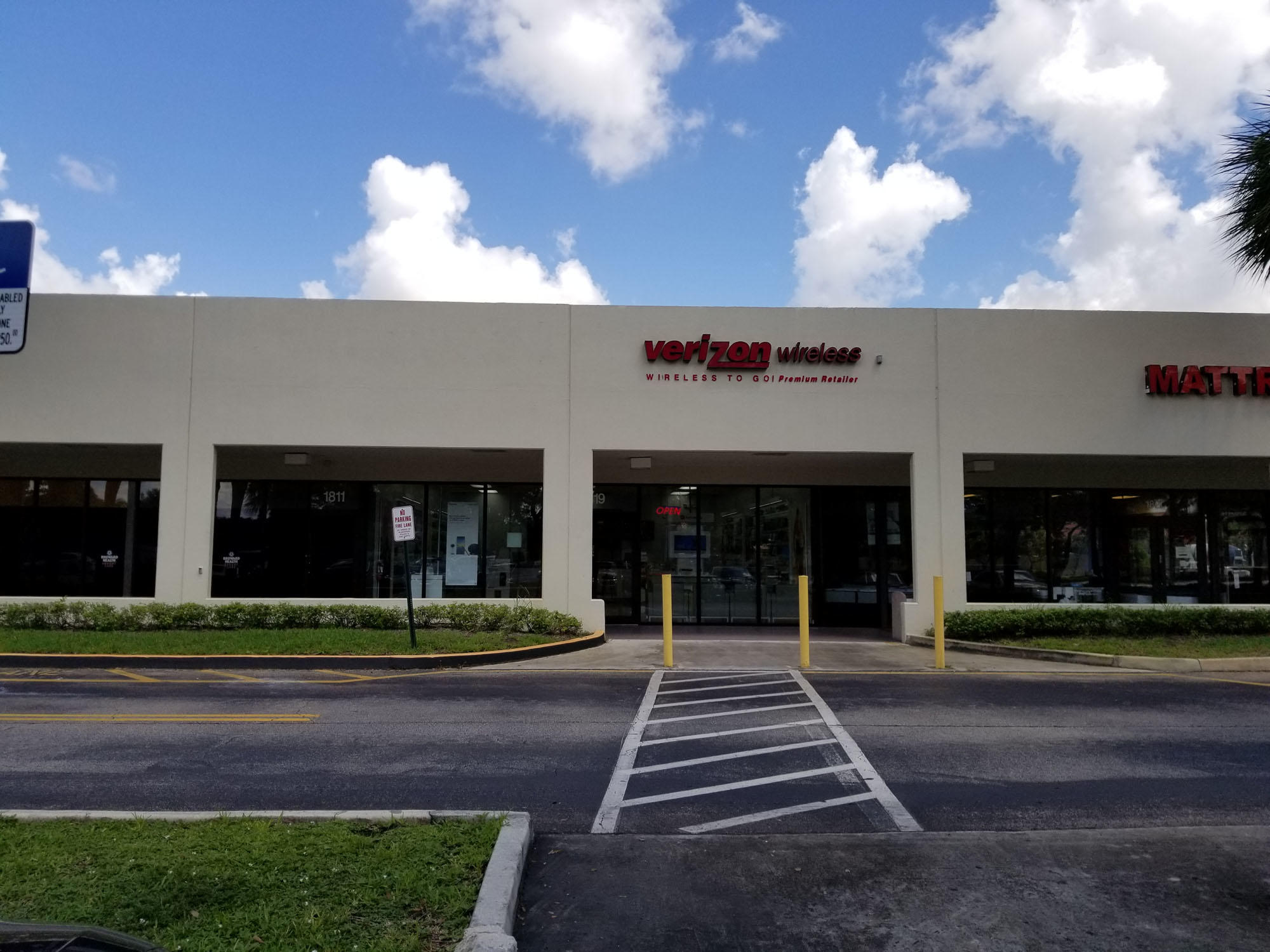 Verizon Authorized Retailer – GoWireless Photo