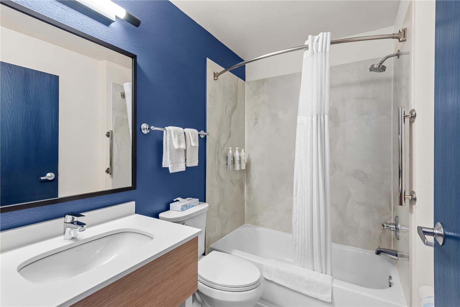 Guest room bath 