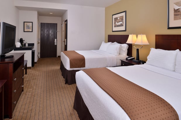 Images Holiday Inn Madison at the American Center by IHG