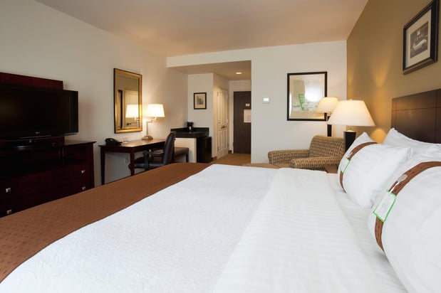 Images Holiday Inn Madison at the American Center by IHG