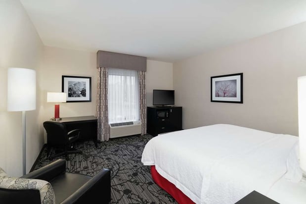 Images Hampton Inn & Suites Roanoke Airport