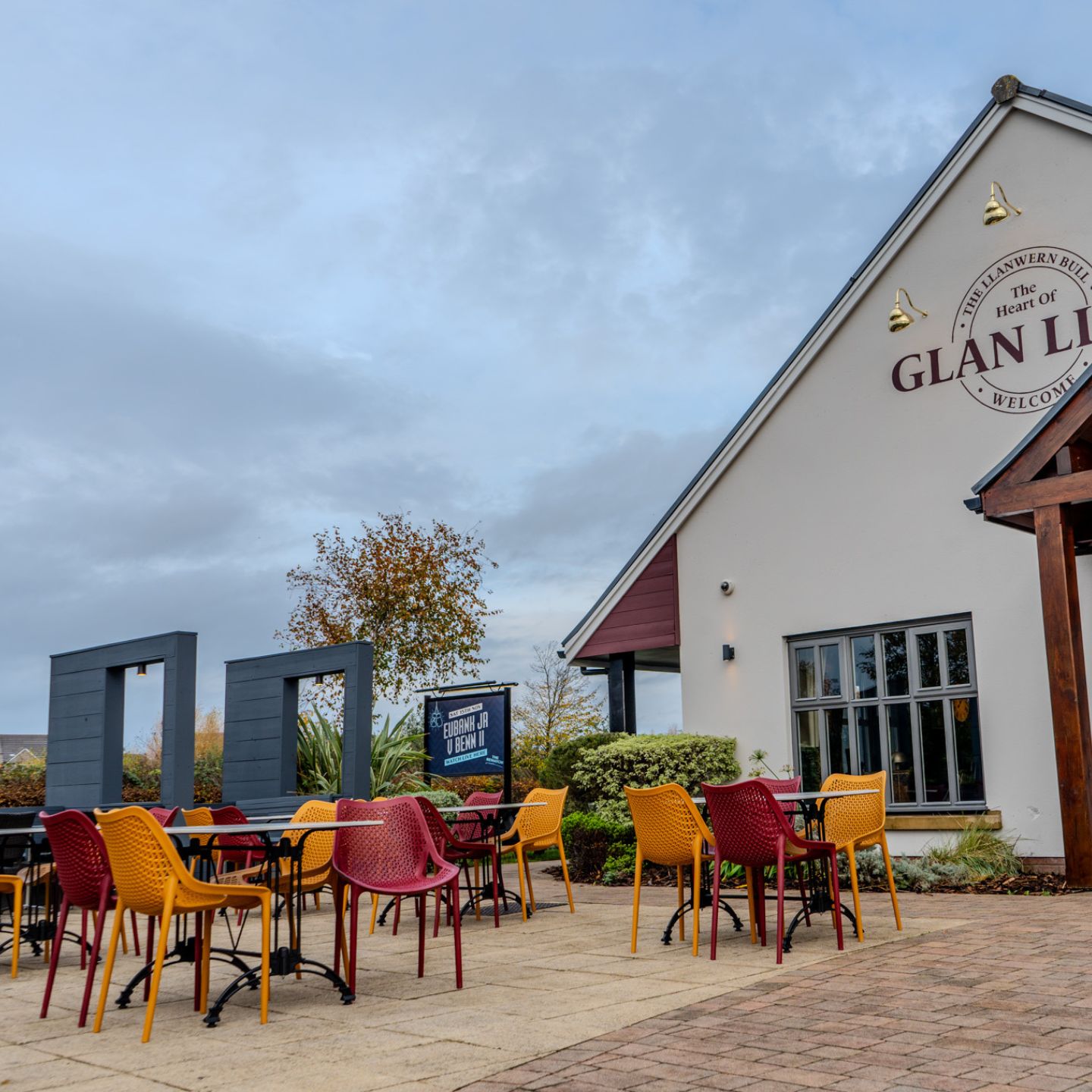 Llanwern Bull Newport, outdoor seating, pub garden