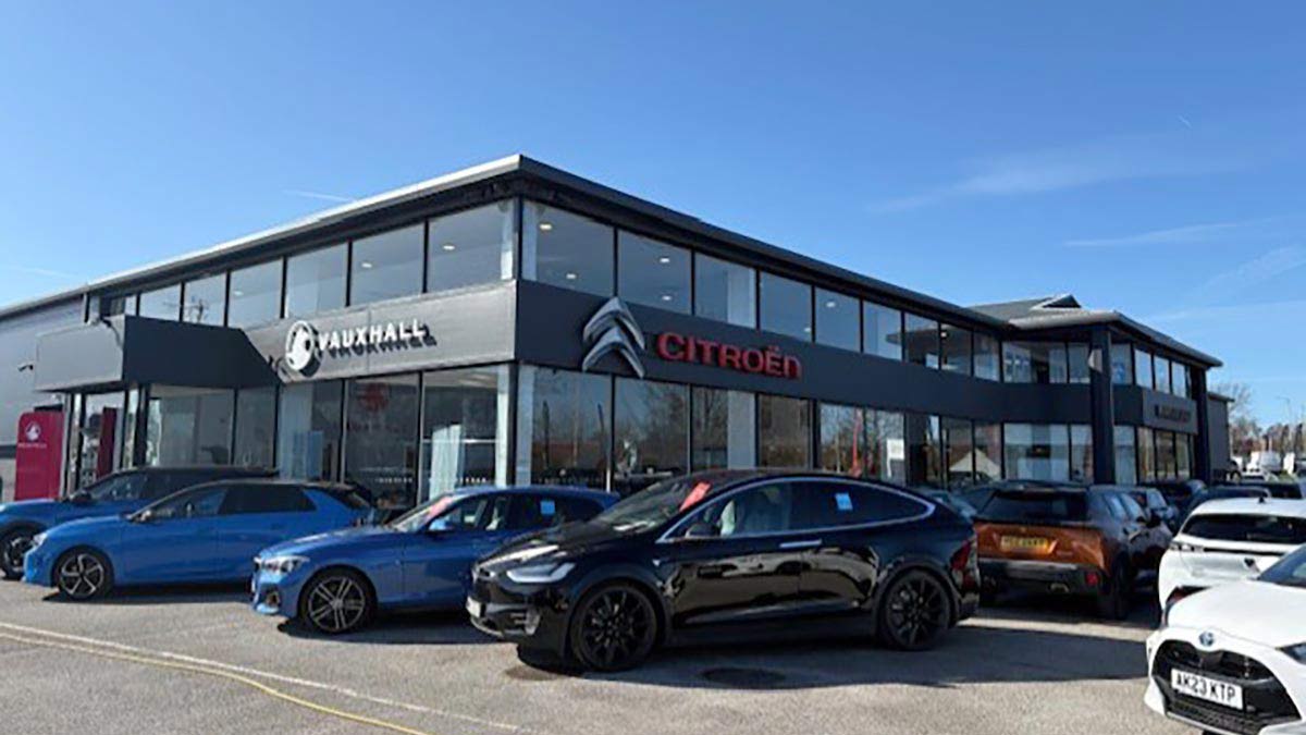 Citroen Peugeot Vauxhall Mansfield exterior and forecourt