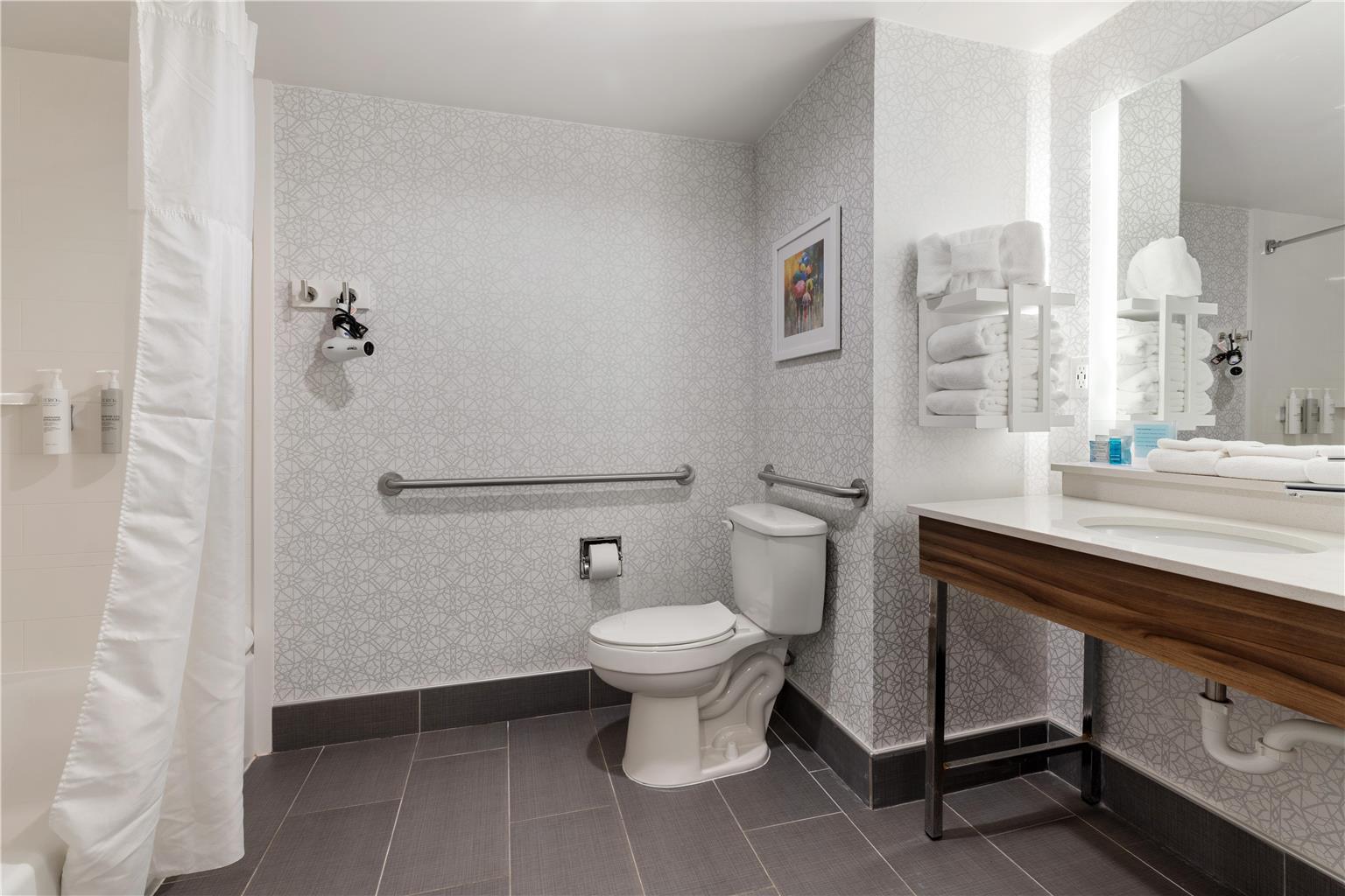 Guest room bath