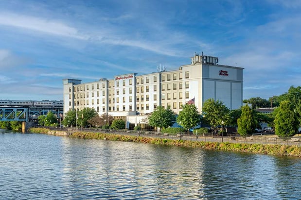 Images Hampton Inn & Suites Newark-Harrison-Riverwalk