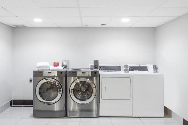 Images Holiday Inn & Suites Oklahoma City North by IHG