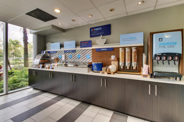 Images Holiday Inn Express West Palm Beach Metrocentre by IHG