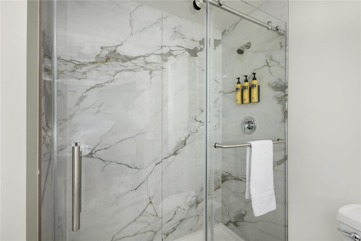 Regular King Bathroom