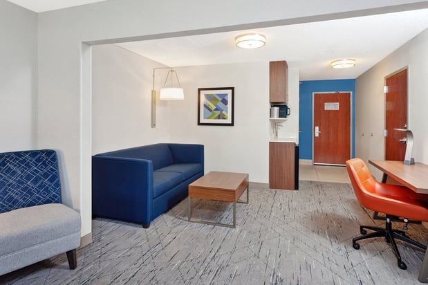 Images Holiday Inn Express & Suites Urbana-Champaign (U of I Area) by IHG