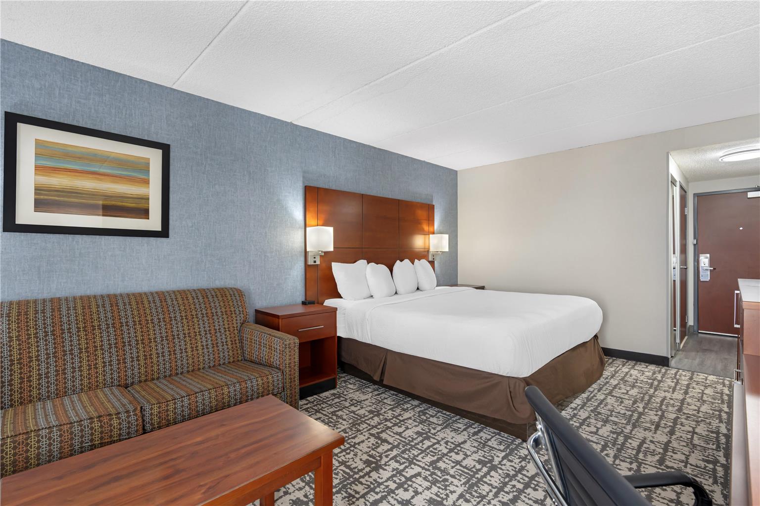 1 King Bed w/ Sofabed