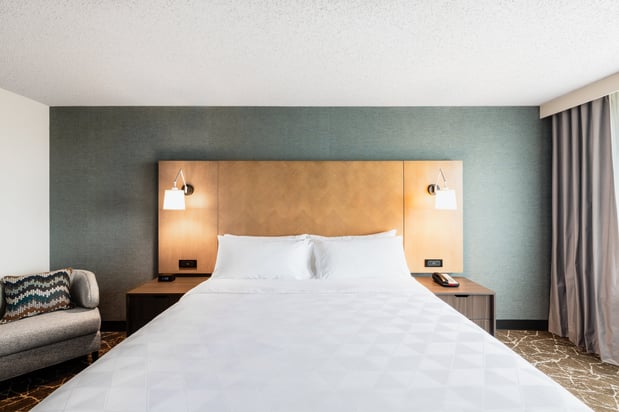 Images Holiday Inn Newark International Airport by IHG