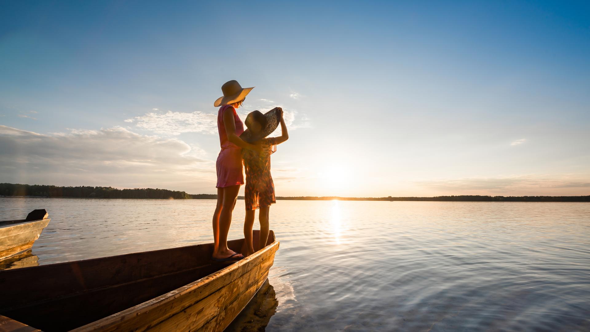 Enjoy fishing, hiking and boating at nearby lakes