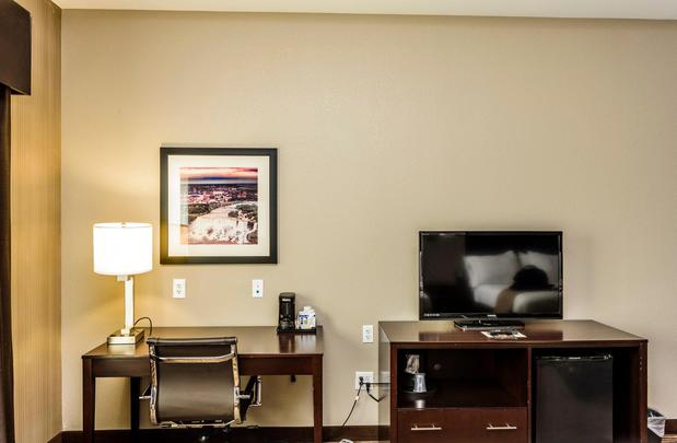 Images Holiday Inn Express Cheektowaga North East by IHG